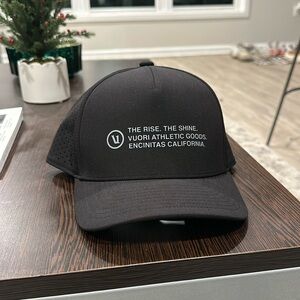 Black Vuori Hat